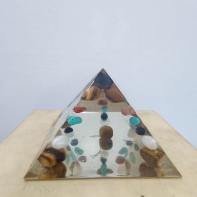 Kim Tự Tháp Đá Quý